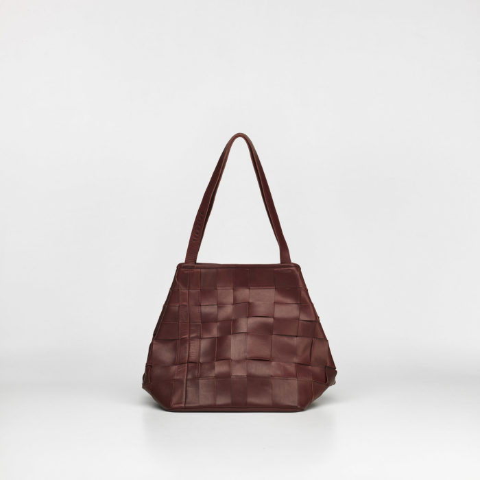 Upcycled woven everyday bag - Bordeaux - Image 2